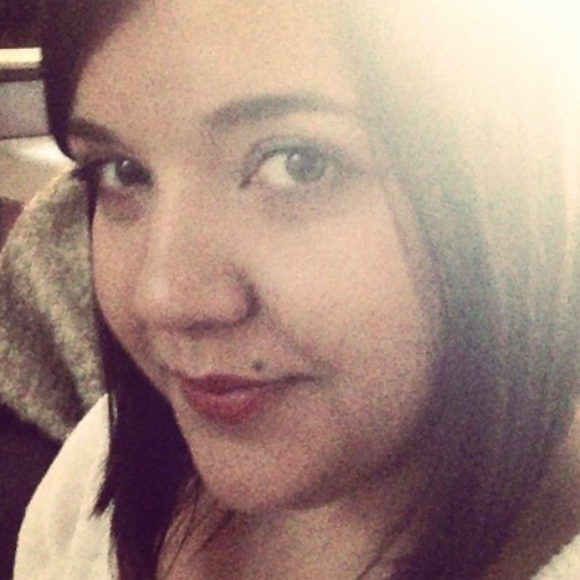 ✨ Meet Caroline from Deck Out Deals ✨ - Picture 1 of 3